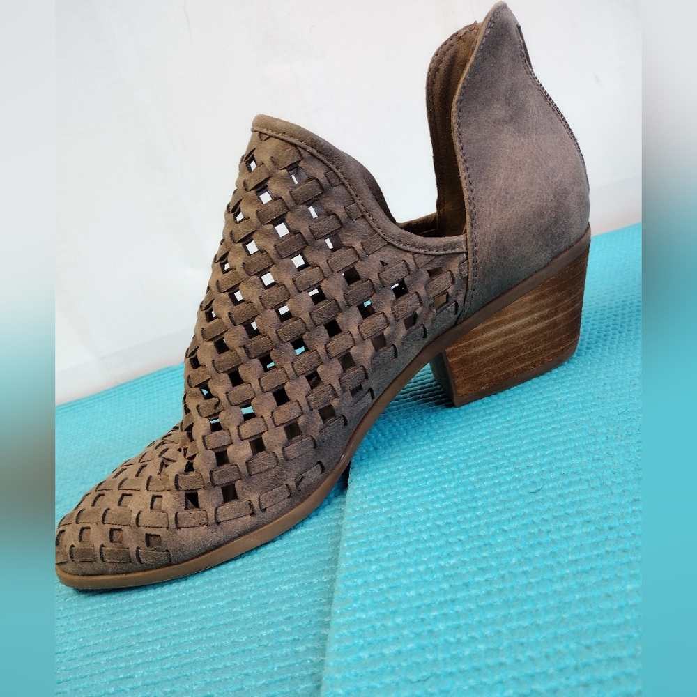 Fergalicious Womens Pearse Brown Block Heel Cut Out Ankle Boot Booties 7.5